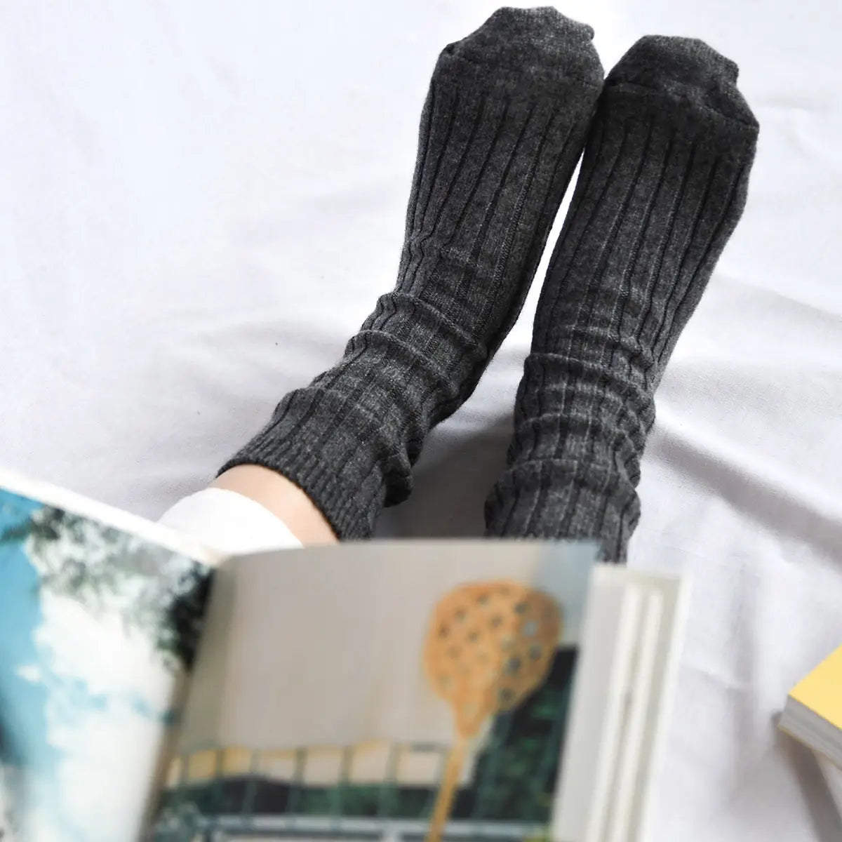 NISHIGUCHI KUTSUSHITA Cashmere Ribbed Socks Cherry Red