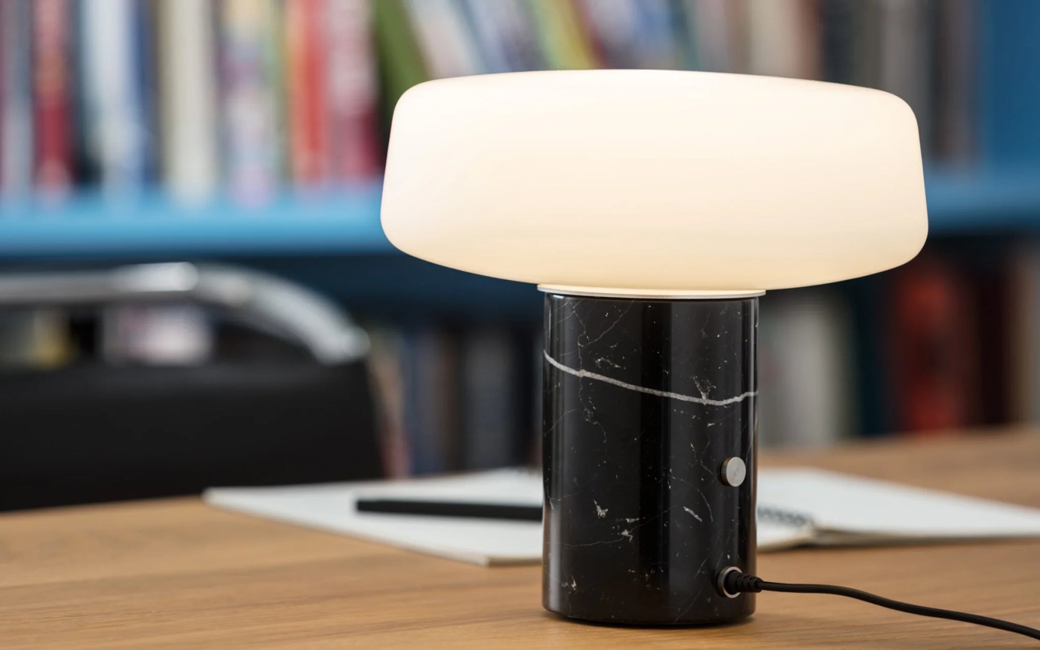 Terence Woodgate for Case  Solid Nero small LED table light